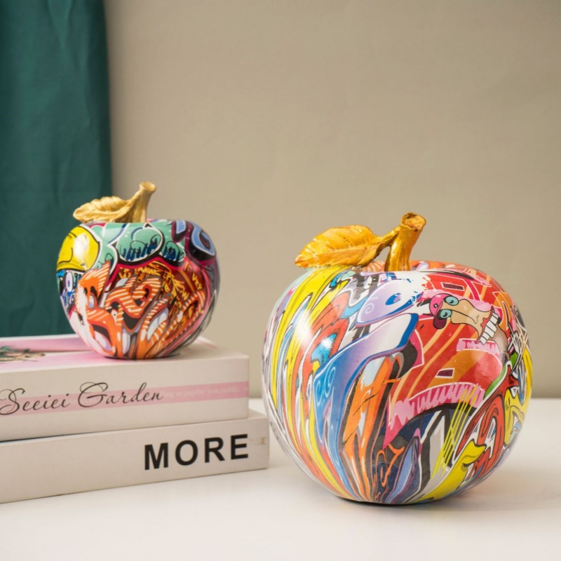 Aesthetic Graffiti Apple Sculp - đánh giá và giá Resin Art Aesthetic